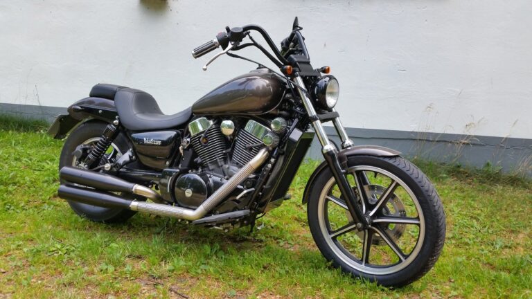 Kawasaki Vulcan 1500 motorcykel med modificeret styring og opgraderinger