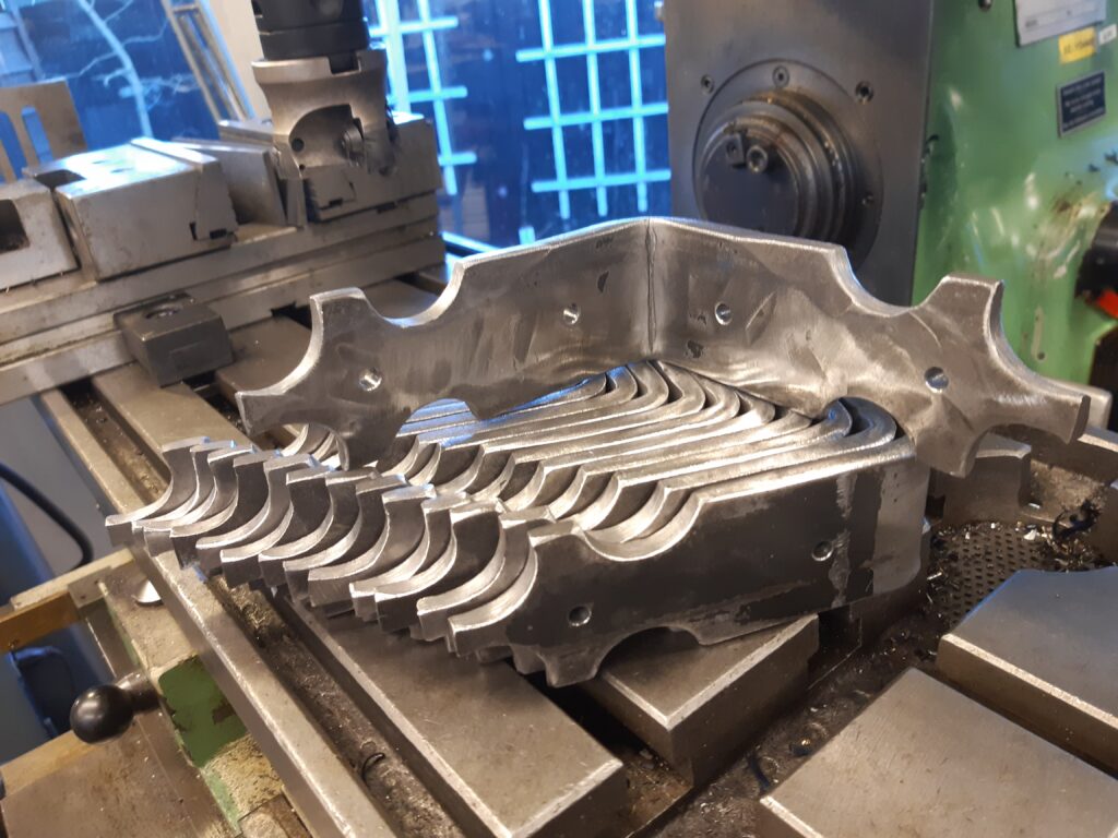 Specialbeslag i smedejern med antikt udtryk